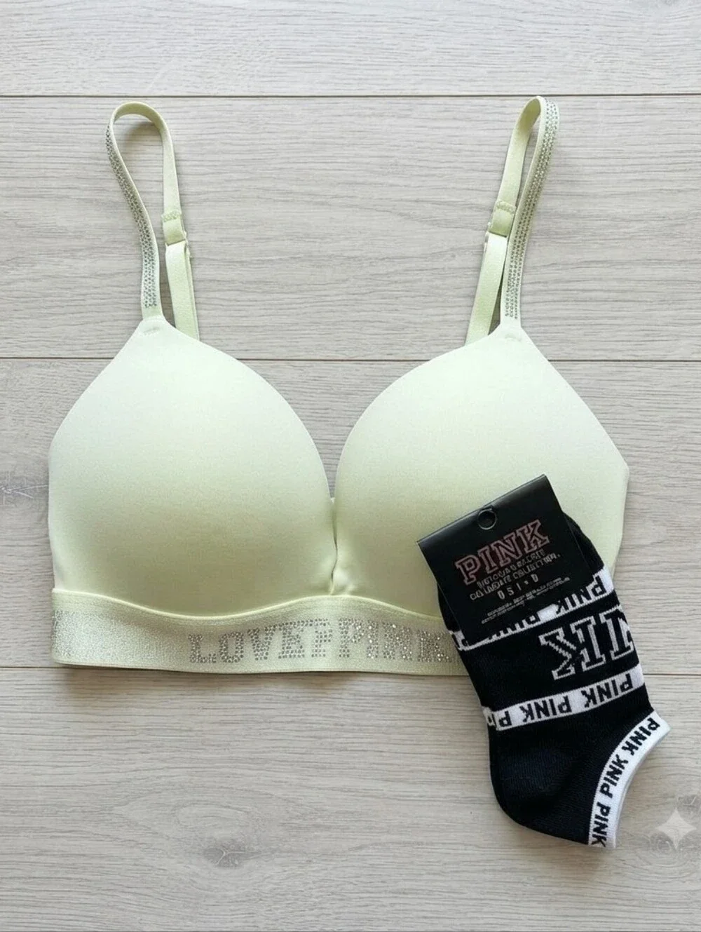 PINK Victoria's Secret 32D Light Green Padded Bra And NWT Socks
